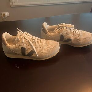 Veja shoes - size 8 super cute shoes!